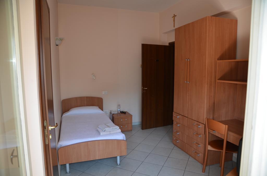 Casa Per Ferie Cardinal G. Guarino Bed and Breakfast Rom Værelse billede